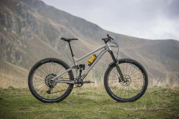 Raaw Jibb trailbike