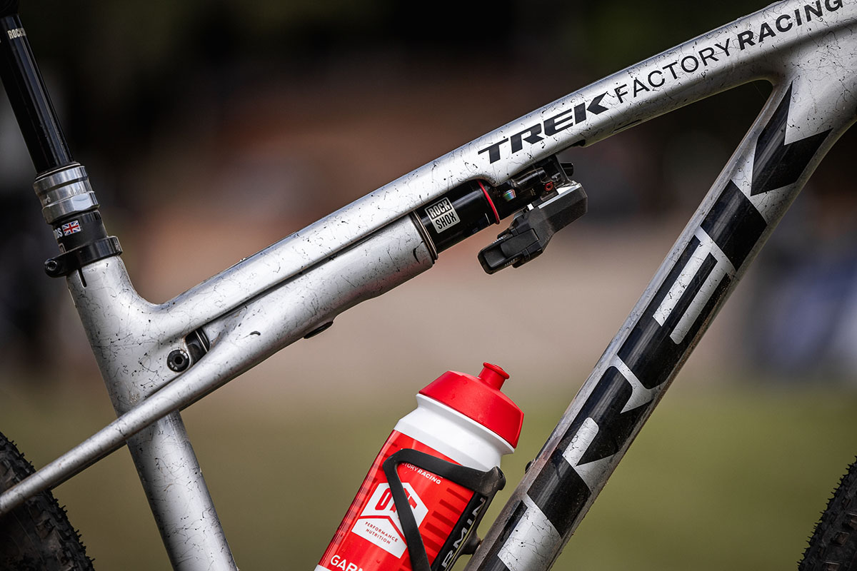 Trek Supercaliber Gen 2 met Rockshox Flight Attendant Isostrut